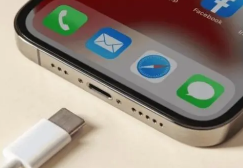 浠水苹果15维修分享iPhone15改USB-C接口后能和安卓用户互借充电器吗 